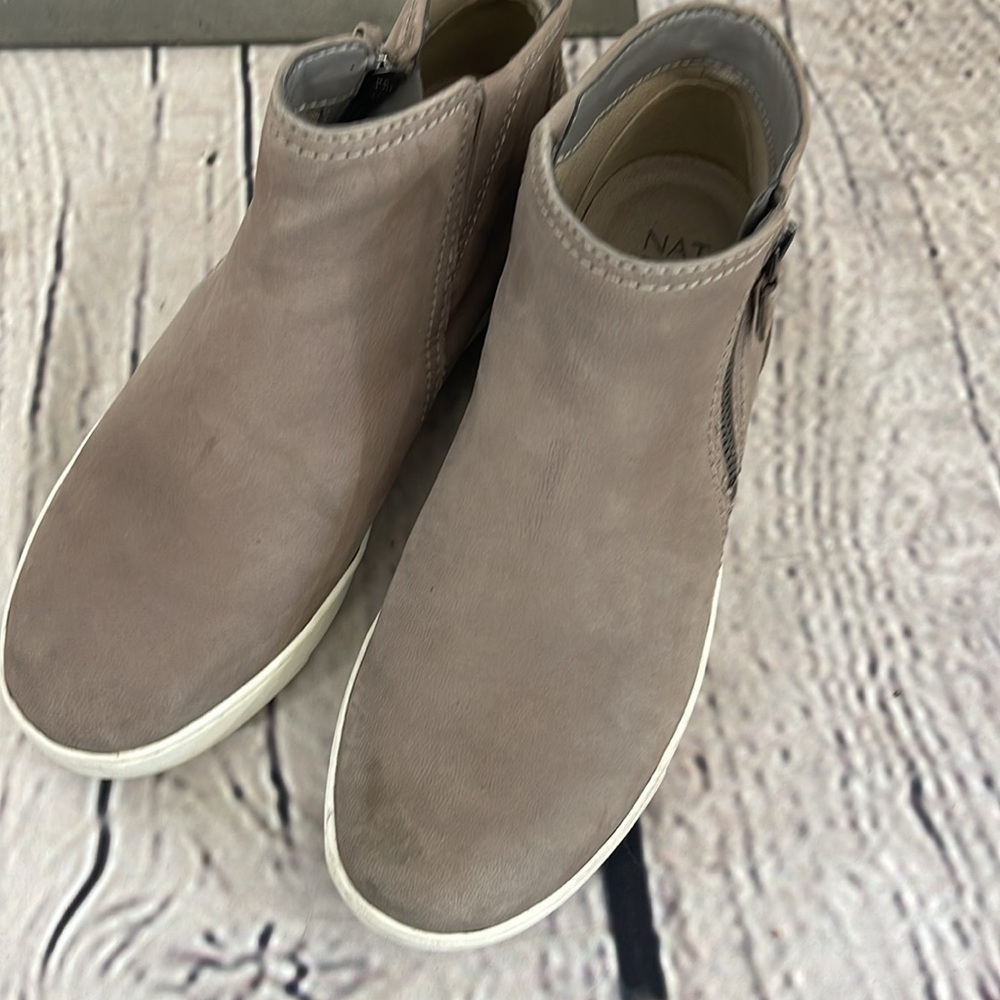 Naturalizer leather booties women’s size 9